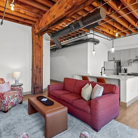Guest Fave - 5 Star Stay Downtown - Ada Accessible
